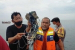 Lời kể của ngư dân trên biển khi máy bay Indonesia rơi: 'Tôi nghe thấy 2 tiếng nổ lớn'