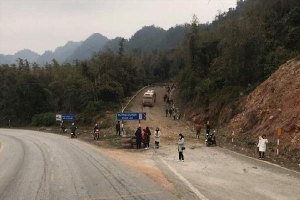 Đường cứu nạn giải nguy xe khách chở 30 người mất phanh trên QL6 ở Hòa Bình