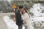 Cặp đôi Hà Nội chụp ảnh cưới giữa trời băng tuyết kỳ ảo ở Y Tý, dân tình trầm trồ: 'Đỉnh cao săn tuyết là đây'