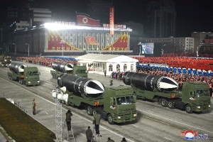 Triều Tiên phô diễn tên lửa đạn đạo 'mạnh nhất thế giới'