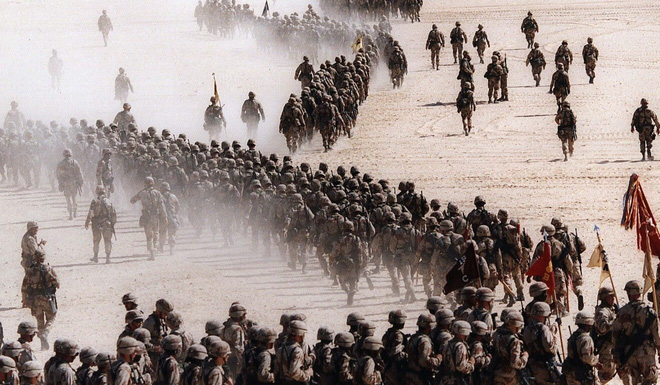 Các binh sĩ từ Sư đoàn kỵ binh số 1 của QĐ Mỹ được triển khai trên sa mạc Ả Rập Xê Út trong quá trình chuẩn bị cho Chiến tranh vùng Vịnh. Ảnh: AP