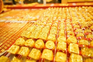 Giá vàng trong nước đắt hơn thế giới 5 triệu đồng/lượng