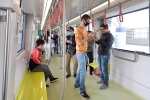 Người Hà Nội hào hứng tham quan đoàn tàu metro đầu tiên Nhổn - ga Hà Nội