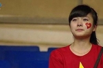 Nữ sinh khóc nức nở khi đội tuyển Việt Nam thua trận, ai ngờ khoảnh khắc chụp lén lại thay đổi cuộc đời ngoạn mục