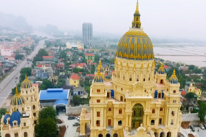 Cận cảnh lâu đài dát vàng của đại gia xi măng ở Ninh Bình: Xây thô hết 400 tỷ, nội thất đắt đến choáng ngợp
