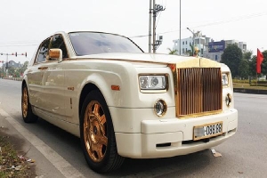 Rolls-Royce Phantom mạ vàng, biển cực vip xuất hiện ở Hải Dương