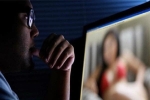 Sau cuộc trò chuyện 'nóng mắt' với gái xinh trên mạng, người đàn ông mất gần 400 triệu đồng