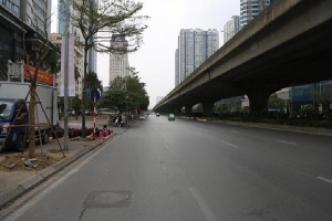 Chủ nhật cuối cùng của năm Canh Tý 2020: Đường phố Hà Nội thông thoáng, bến xe vắng vẻ