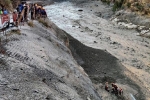 Sông băng Himalaya vỡ 'như núi lửa phun trào'