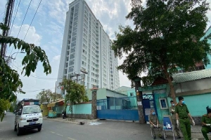 Phong tỏa chung cư hơn 300 hộ dân ở quận Gò Vấp, hàng quán xung quanh buộc tạm ngưng nhận khách