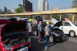 Đảo chính Myanmar: Tại sao nhiều xe ôtô của người biểu tình đồng loạt 'hỏng' trên đường?