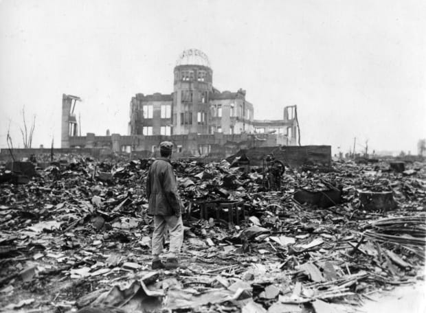 Thành phố Hiroshima bị tàn phá bởi bom nguyên tử của Mỹ. Ảnh: History