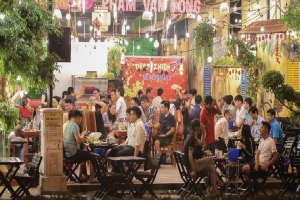 Quán nhậu ở TP Thủ Đức, beer club trên 'phố nhậu' Phạm Văn Đồng vẫn chật kín khách trong cao điểm phòng dịch Covid-19