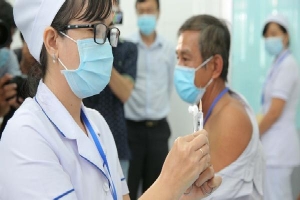 Tiêm thử nghiệm vắc-xin COVID-19 của Việt Nam cho 300 người ở Long An