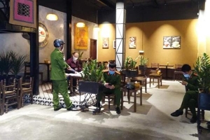 Hà Nội: Chủ quán cà phê bán 'chui' mùa dịch Covid-19 bị xử phạt 30 triệu đồng