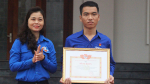 Tỉnh đoàn Quảng Nam tặng bằng khen cho thanh niên dũng cảm lao ra biển cứu 3 học sinh