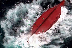 Tàu Trung Quốc bị lật ở ngoài khơi Nhật Bản, 5 người mất tích