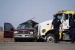 Ôtô và xe đầu kéo tông nhau ở California, 13 người thiệt mạng