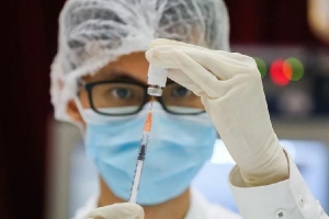 Một người chết ở Hong Kong sau khi được tiêm vaccine của Trung Quốc