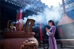 Tại sao đi chùa lễ Phật lại thường thắp 3 nén nhang, lạy 3 lạy?