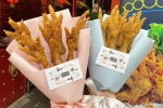 Quán ăn ở Hà Nội 'chơi trội' tặng chị em bó hoa bằng chân gà trị giá 150k nhân 8/3 khiến dân tình xôn xao