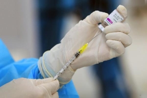 Ảnh: Cận cảnh những mũi tiêm vaccine Covid-19 đầu tiên tại Hà Nội và TP.HCM
