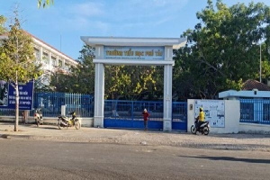 Vụ cô giáo ở Bình Thuận 'rơi lầu' khi đang bị phản ánh đánh học sinh: Khám nghiệm hiện trường