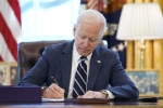 Ông Biden ký duyệt gói cứu trợ Covid-19 trị giá 1.900 tỷ USD