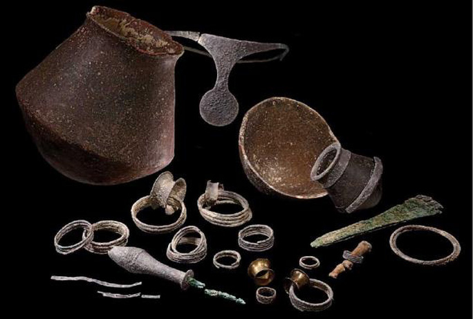 Những đồ bạc trông có vẻ bình thường ngày nay là những món châu báu vô giá 3.700 năm trước. Ảnh: Antiquity