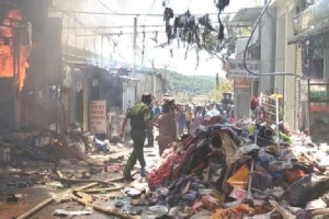 Lâm Đồng: Hỏa hoạn dữ dội thiêu rụi toàn bộ 5 căn nhà ở huyện Đức Trọng