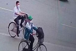 2 học sinh lớp 5 đạp xe 140 km 'trốn' nhà từ Thái Bình vào Thanh Hóa và câu chuyện xúc động phía sau