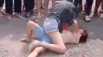 Kiên Giang: Làm rõ vụ 2 nữ sinh đánh nhau, đám đông cổ vũ quay clip tung lên mạng