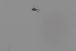 Lính dù Nga bị trực thăng kéo đi lơ lửng trên không: Cảnh tượng hãi hùng!