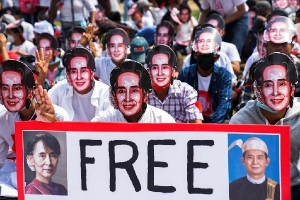 Bà Suu Kyi bị cáo buộc tham nhũng, đối mặt 15 năm tù