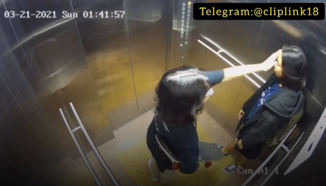 Thời điểm 2 cô gái lên thang máy chung cư khoảng gần 2 giờ sáng. (Ảnh trích xuất từ camera).