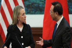 Màn 'đụng độ' ở Hà Nội: Ông Dương Khiết Trì giận tái mặt, bà Clinton 'quật ngã' Trung Quốc chỉ bằng vài câu nói