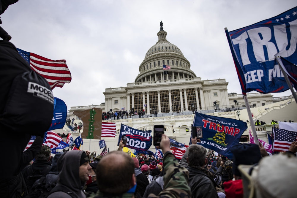 Người ủng hộ ông Trump tham gia cuộc bạo loạn tại Điện Capitol. Ảnh: Getty.