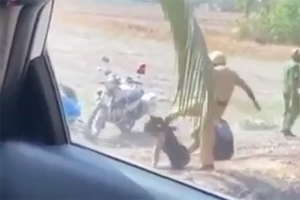 Xác minh clip 2 người mặc đồ CSGT đánh đá 2 thanh niên ở bãi đất vùng ven Sài Gòn
