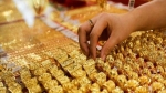Giá vàng rơi thẳng đứng, giảm thấp nhất 6 tháng qua