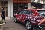 Ôtô bị xịt sơn trắng quanh xe vì đỗ trước cửa nhà dân: Hình ảnh 'gây bão' MXH sáng thứ Hai
