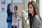 Song Hye Kyo bất ngờ bị người qua đường 'bóc phốt' nhan sắc thật với ảnh chụp vội, liệu còn xứng với danh xưng 'tường thành'?