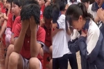 Video: Hơn 1.000 học sinh khóc nức nở giữa sân trường, một nữ sinh đang đứng bỗng cúi rạp người xuống