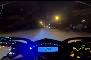 Cảnh sát giao thông điều tra, xác minh xe phân khối lớn chạy tốc độ 299 km/h ở Hà Nội