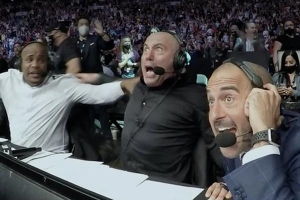 Cười nghiêng ngả với loạt biểu cảm khó đỡ của 'tam tấu' bình luận viên tại sự kiện UFC 261