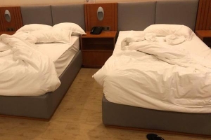 Bị phạt 500.000 đồng vì kê sát 2 chiếc giường khi đi du lịch: Khách hàng có lỗi hay khách sạn xử lý thiếu tình người?