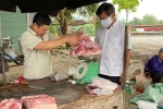 Ông Đoàn Ngọc Hải tự tay mua 50 kg thịt heo loại ngon nhất cho các bé ăn dần ở Na Rì - Bắc Kạn
