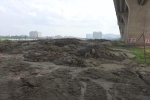Hà Nội: Tập kết bùn thải sai vị trí tại Dự án đầu tư xây dựng cầu Vĩnh Tuy 2?