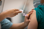Một phụ nữ Italy bị tiêm 6 liều vaccine Covid-19