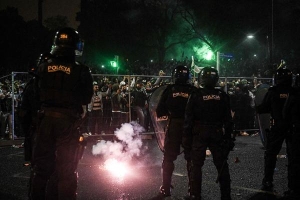 CĐV đội bóng cũ của Ronaldo làm loạn, cảnh sát phải nổ súng vào đám đông để trấn áp