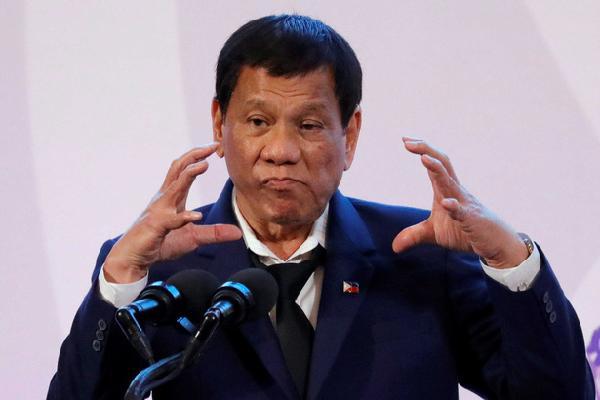 Ông Duterte thề 'không lùi 1 inch' trước Trung Quốc ở biển Đông: Muốn giết chết tôi thì giết!